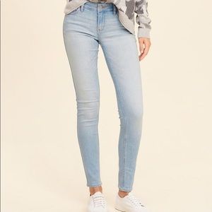 HOLLISTER light washed blue super skinny jeans